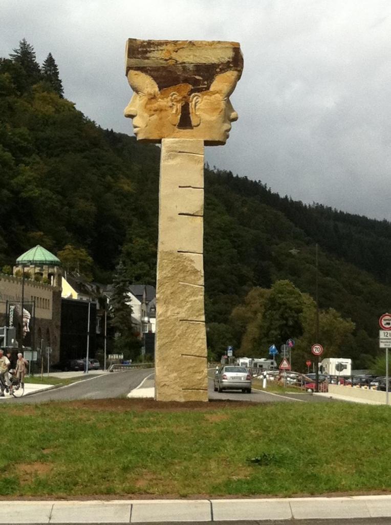 Park-Hotel Verbandsgemeinde Traben-Trarbach Buitenkant foto